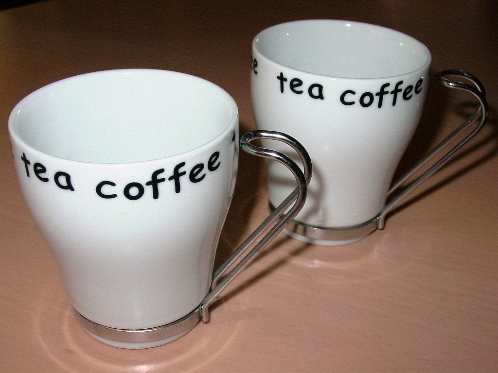 mok tea coffee met RVS handgreep, 2 stuks, Overige merken, Zo goed als nieuw, Overige stijlen, Porselein