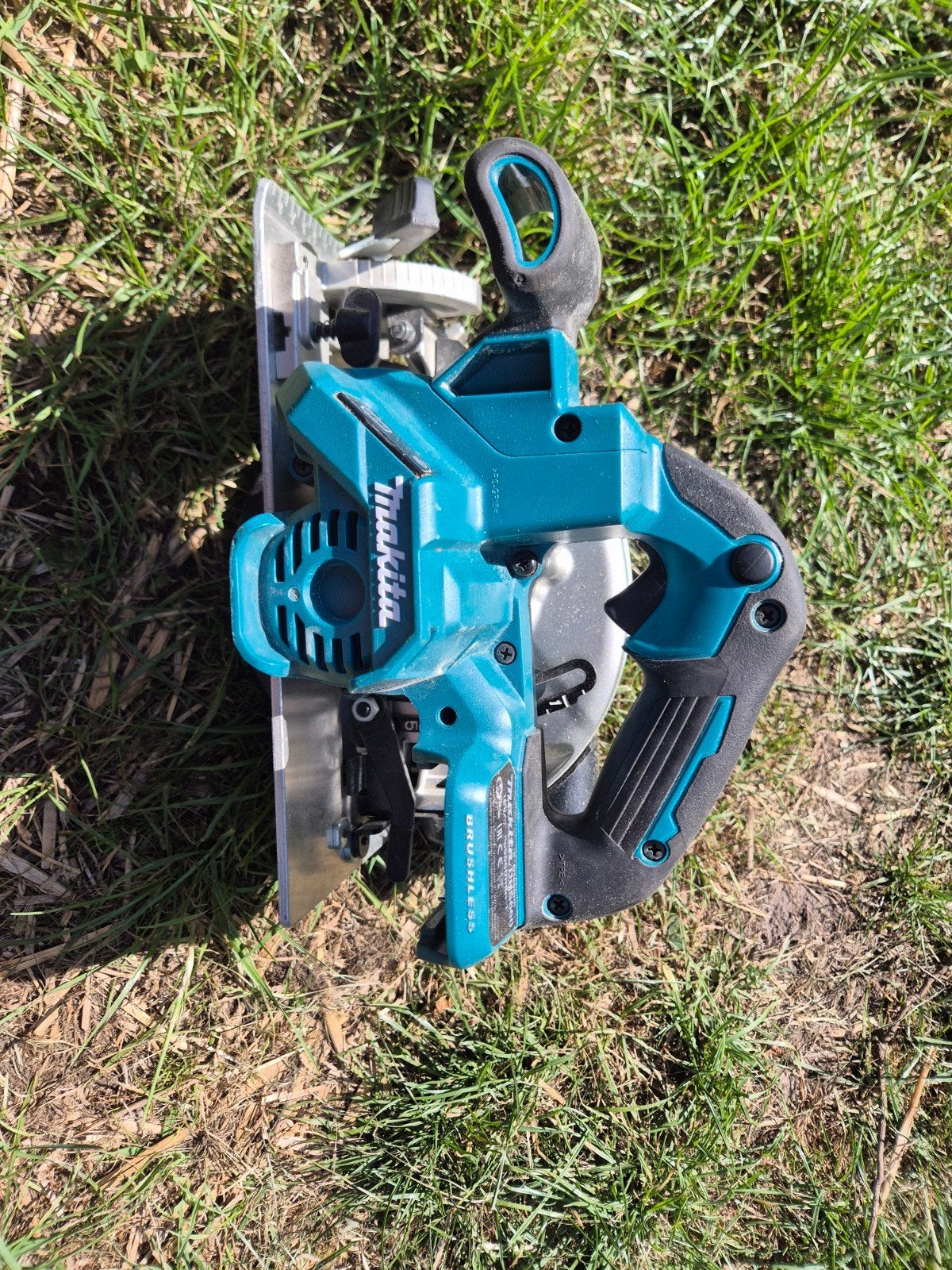 Makita DHS660 Cirkelzaag 18V - Krachtig en Compact, Verzenden, Gebruikt, Cirkelzaag, Makita