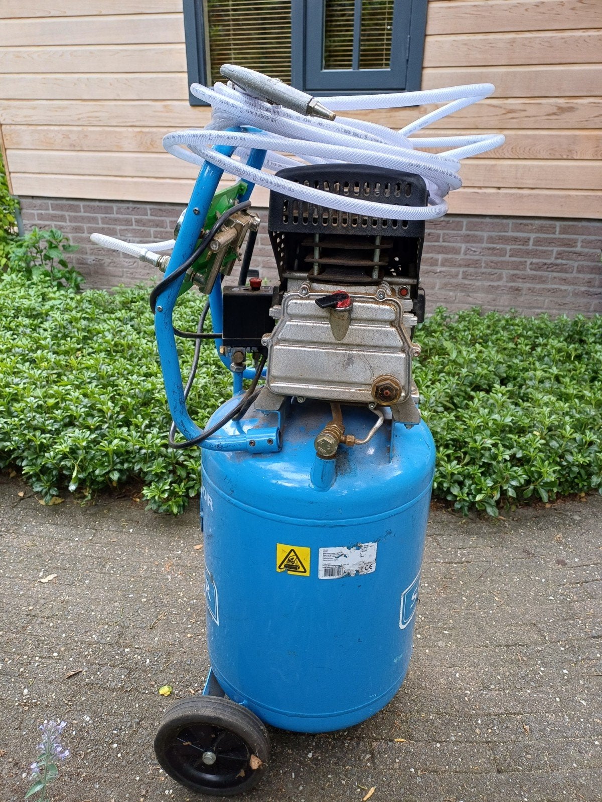 Compressor, Doe-het-zelf en Verbouw, Compressors, 25 tot 100 liter, Ophalen of Verzenden, Minder dan 200 liter/min, Mobiel