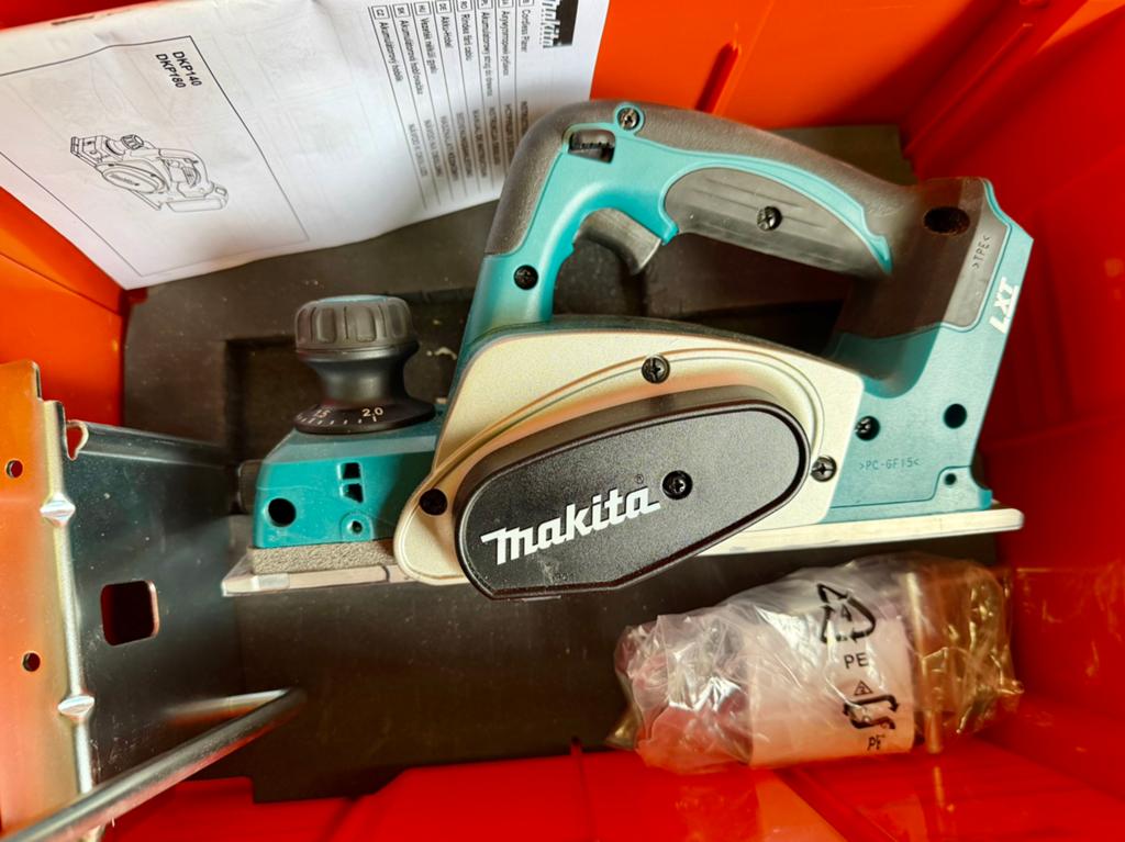 Makita schaafmachine DKP180Z LXT 18V zo goed als nieuw, Ophalen, Zo goed als nieuw