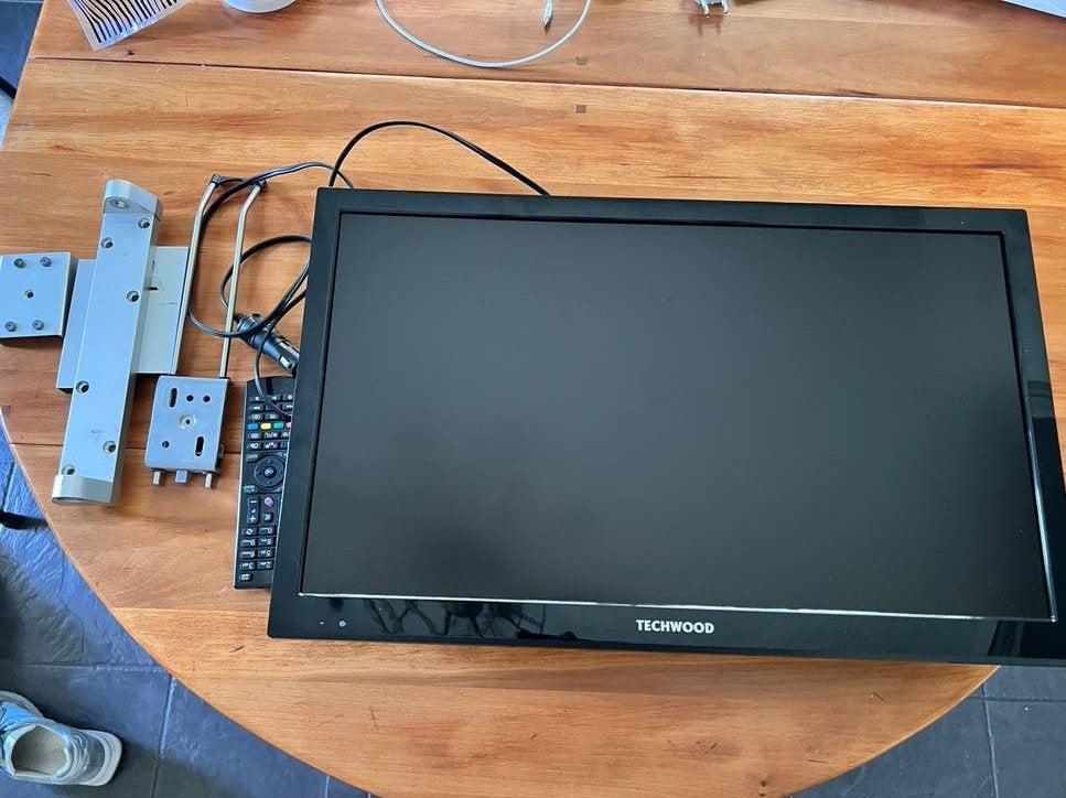 Camper TV Techwood 12V TK22DVDSAT18B TV DVD- satelliet, Overige merken, Gebruikt, 50 Hz, Ophalen of Verzenden
