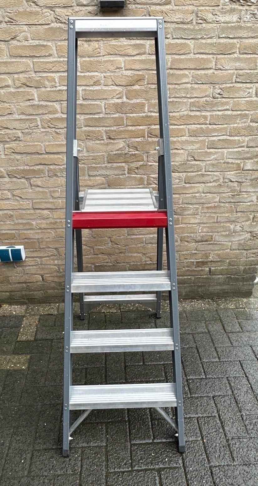 Altrex Professional Falco FEO 4 trap - Zo goed als nieuw, Ophalen, Trap, Zo goed als nieuw, Opvouwbaar of Inschuifbaar