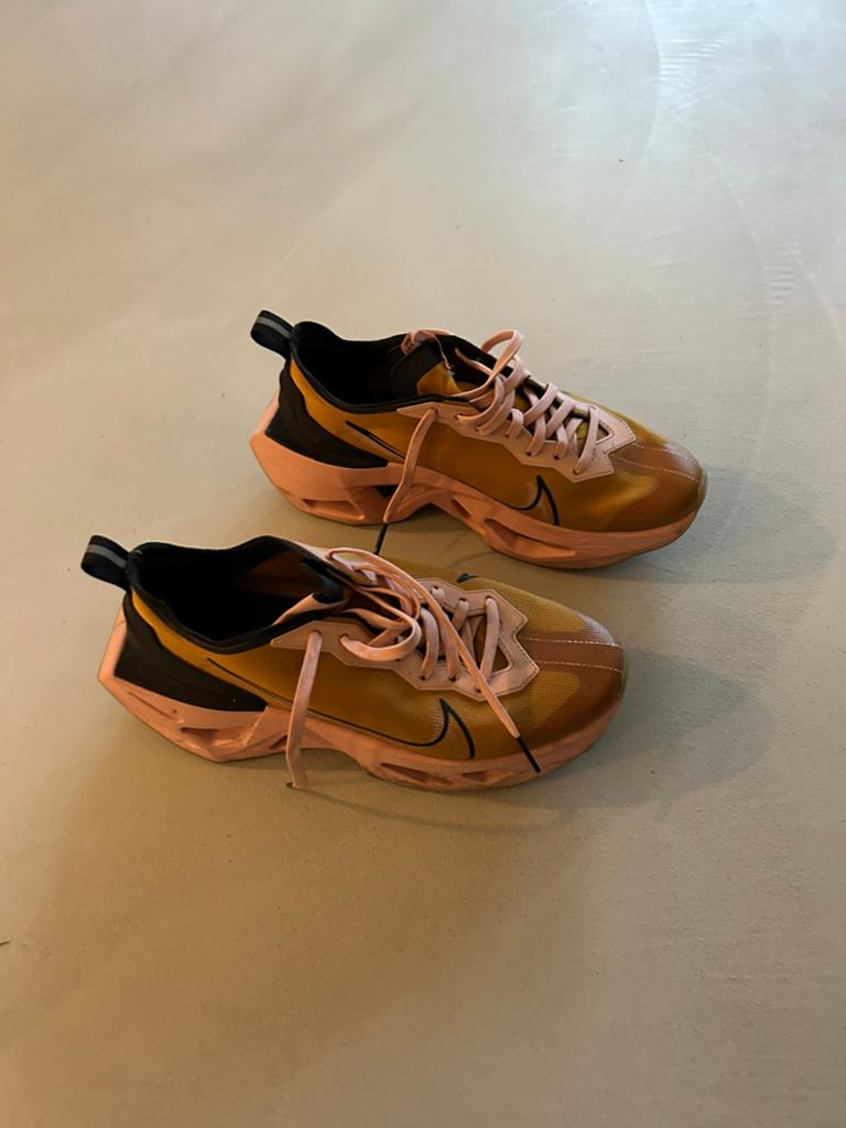 Nike ZoomX Vista Grind kleur goud en roze., Overige kleuren, Ophalen of Verzenden, Sneakers of Gympen, Zo goed als nieuw