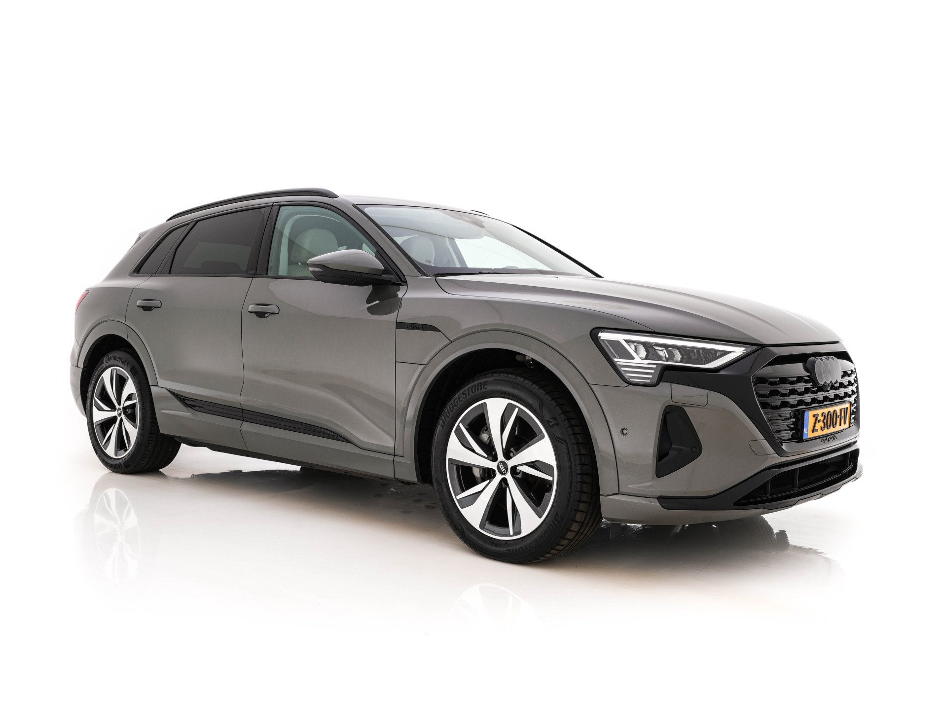 Audi Q8 e-tron 50 quattro Advanced Edition 95 kWh [3-Fase-22, Automaat, 131 €/maand, Beige, 95 kWh