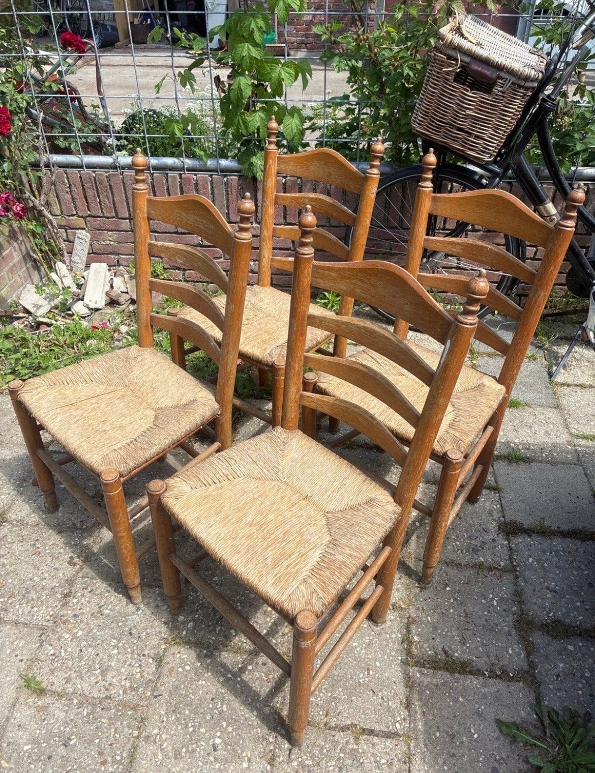Gratis: Set van 4 houten stoelen met rieten zitting, Ophalen