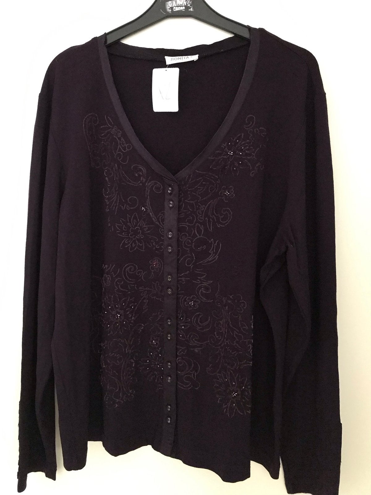 Bonita damesvest XL - Aubergine met mooie bewerking, Kleding | Dames, Truien en Vesten, Ophalen of Verzenden, Gedragen, Maat 46/48 (XL) of groter