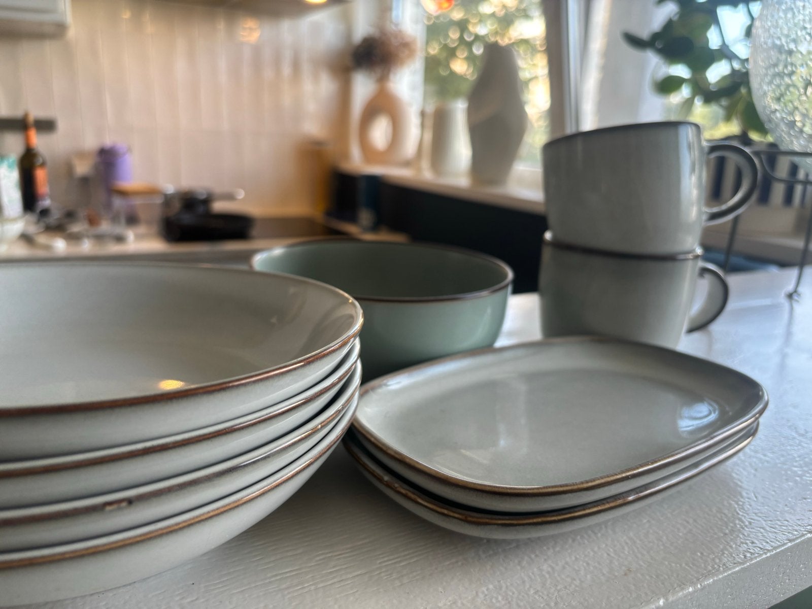 Ikea Servies set: borden, kommen, mokken en sapkan, Ophalen, Keramiek, Zo goed als nieuw, Modern