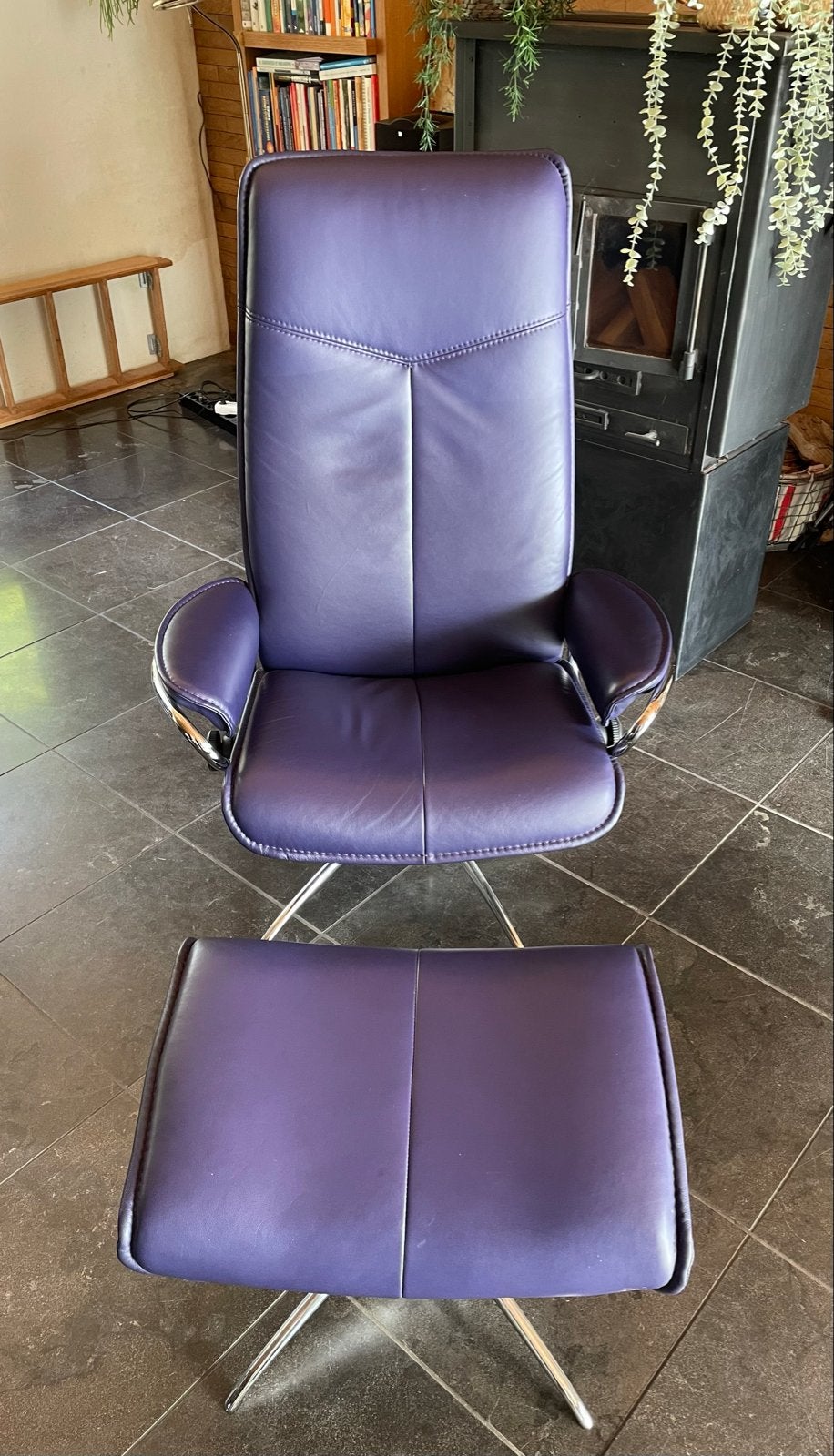 Stressless fauteuil met hocker - Blauw Paars leer, Ophalen, Zo goed als nieuw, Leer, 75 tot 100 cm