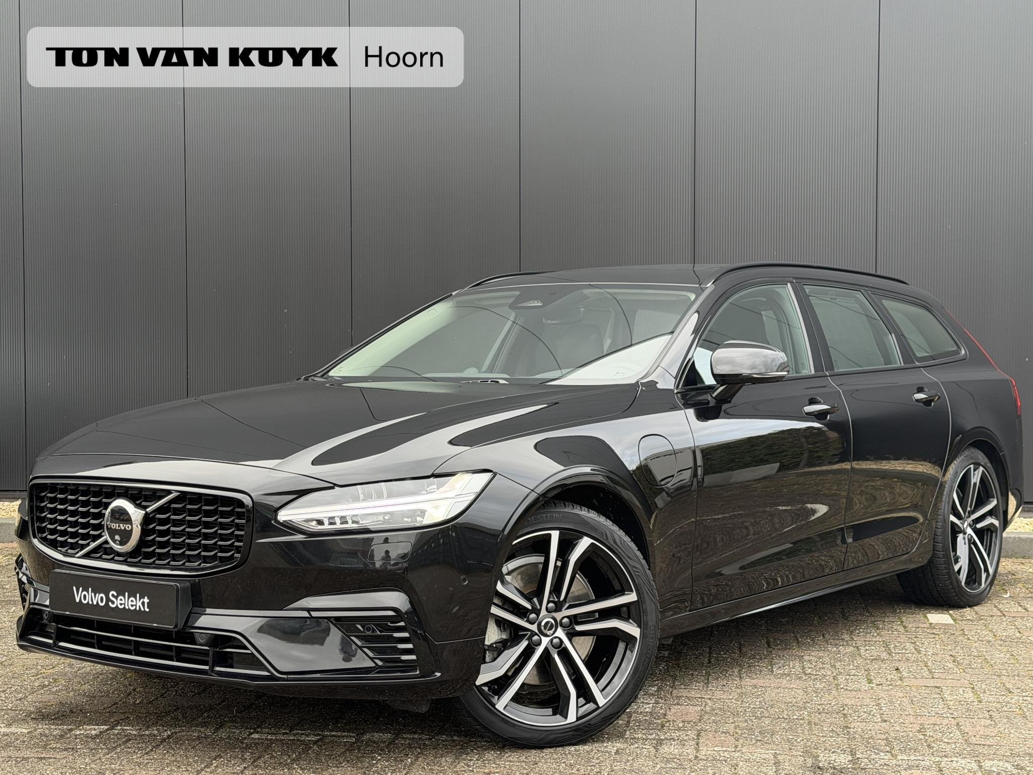 Volvo V90 2.0 T8 Plug-in hybrid AWD Ultra Dark Bowers & Wilk, Automaat, 4 cilinders, 180 min, Zwart