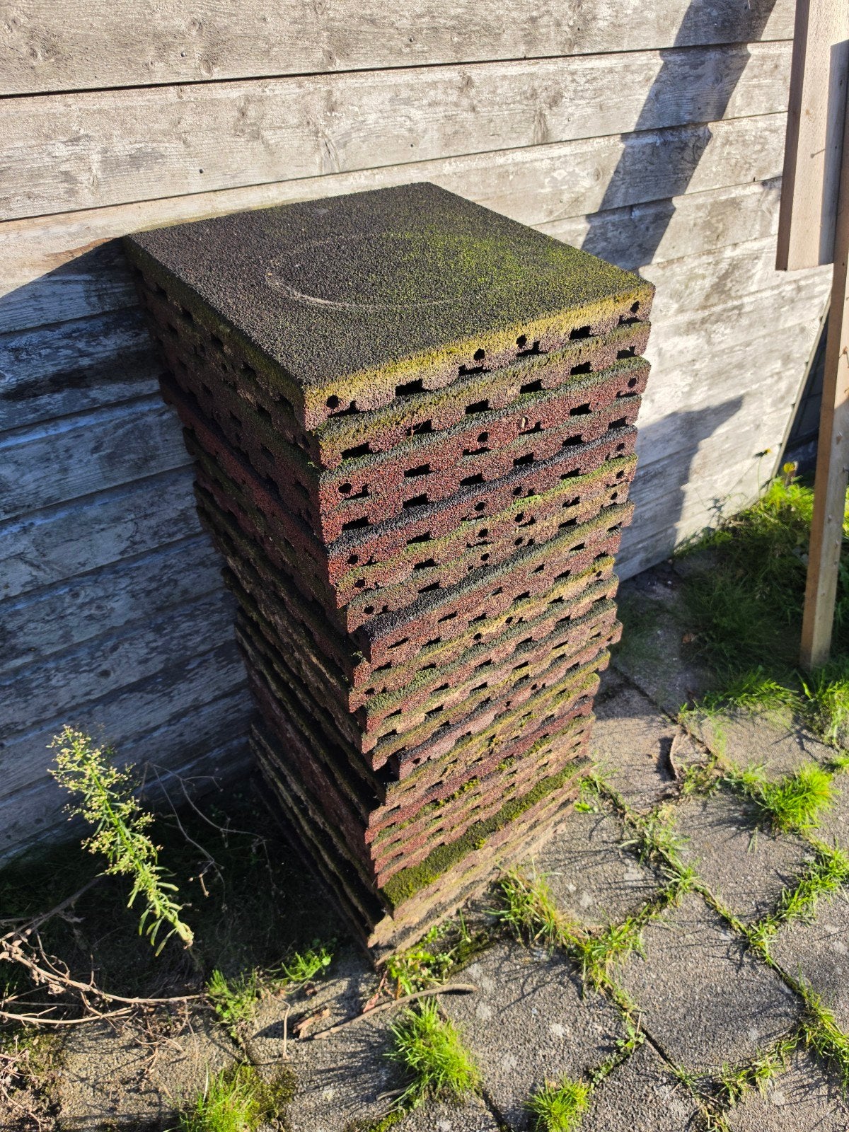25 rubberen tegels met bevestigingen, Tuin en Terras, Ophalen, Gebruikt, Rubber, Minder dan 5 m²