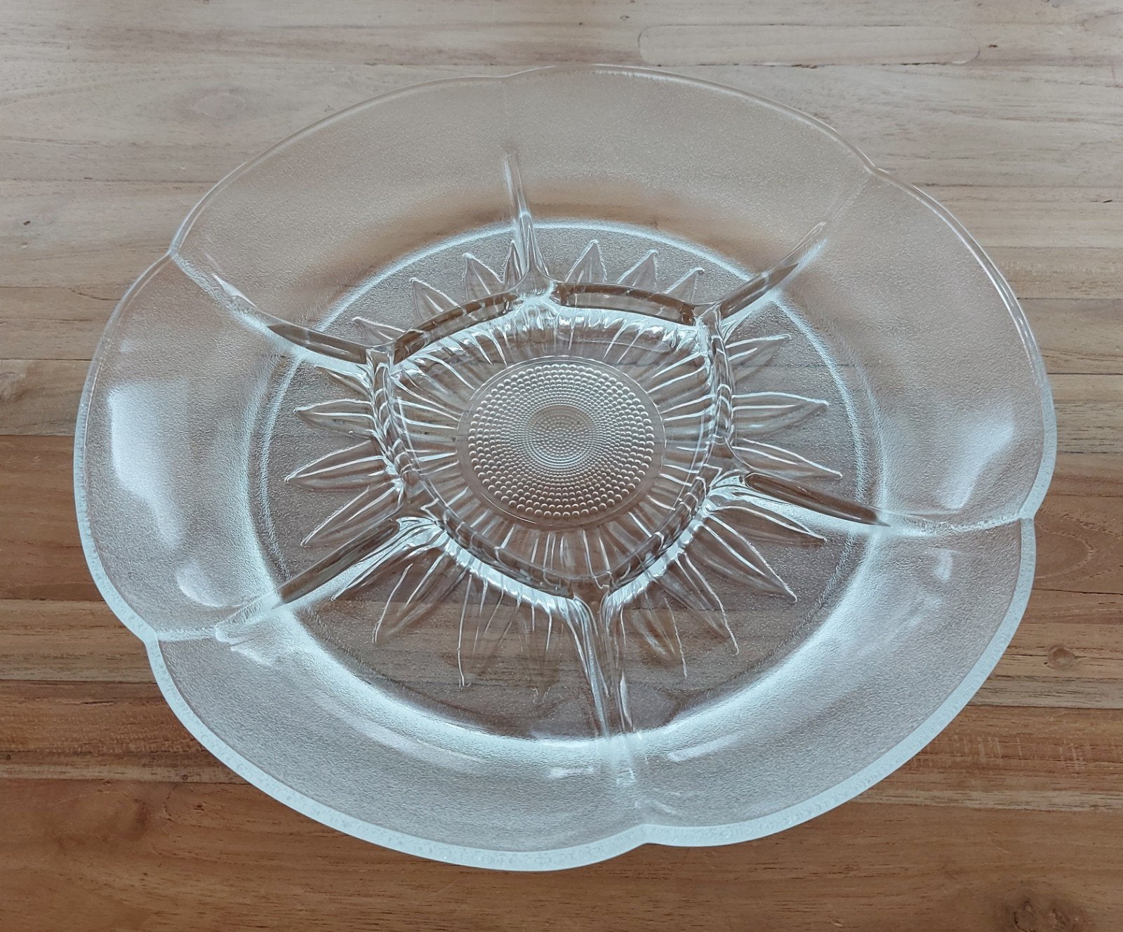 vintage glazen serveer schaal, bord van bewerkt glas ø30cm, Antiek en Kunst, Ophalen of Verzenden