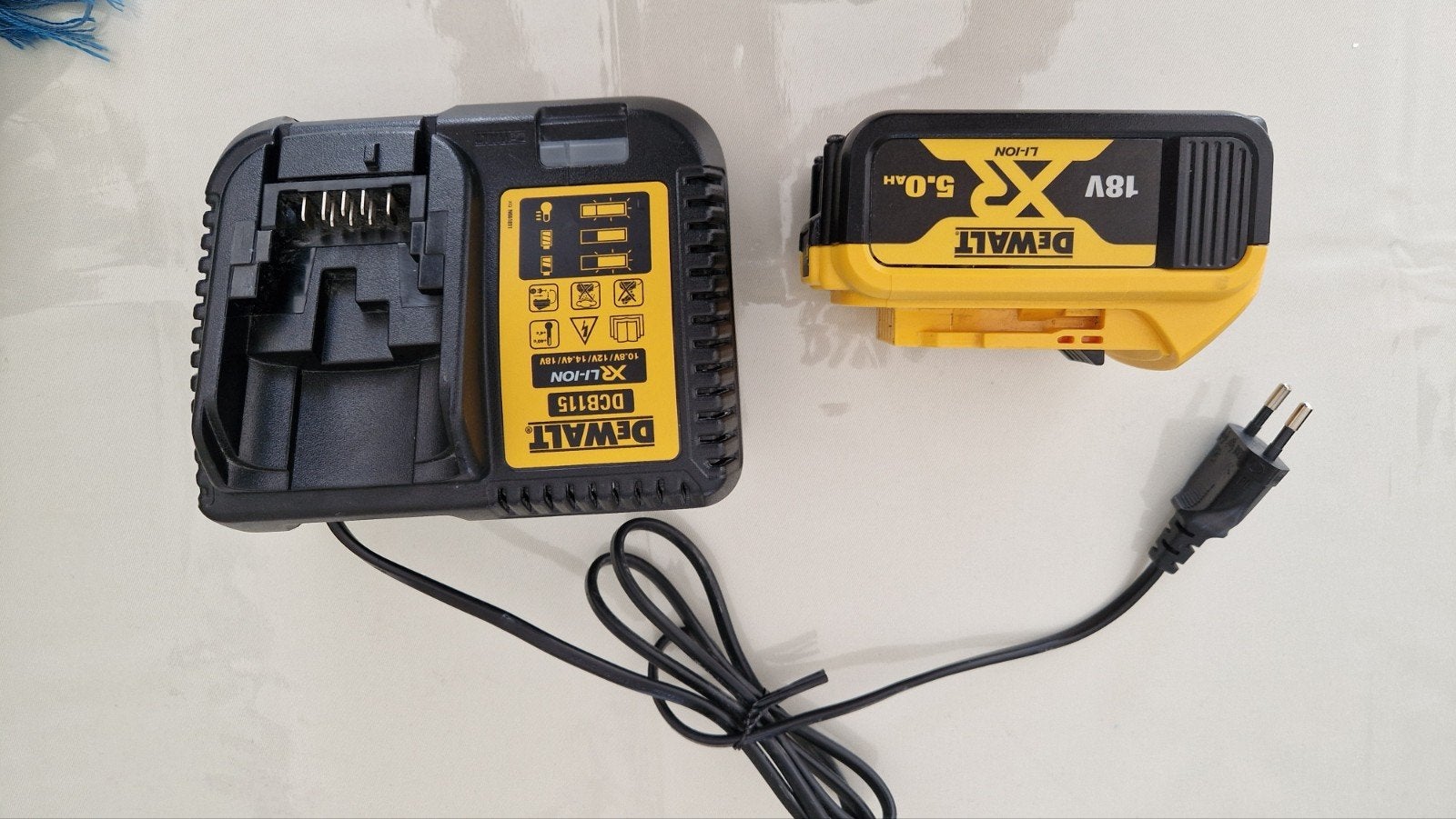DeWalt DCB184 5ah accu en DCB115 oplader set, Ophalen, Zo goed als nieuw