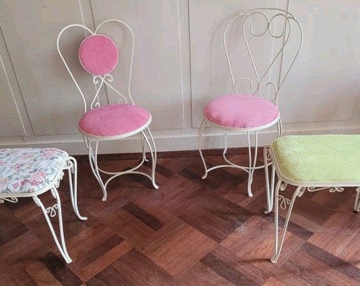 Vintage boudoir stoeltje en krukje wit roze ijssalon setje, Antiek en Kunst, Ophalen