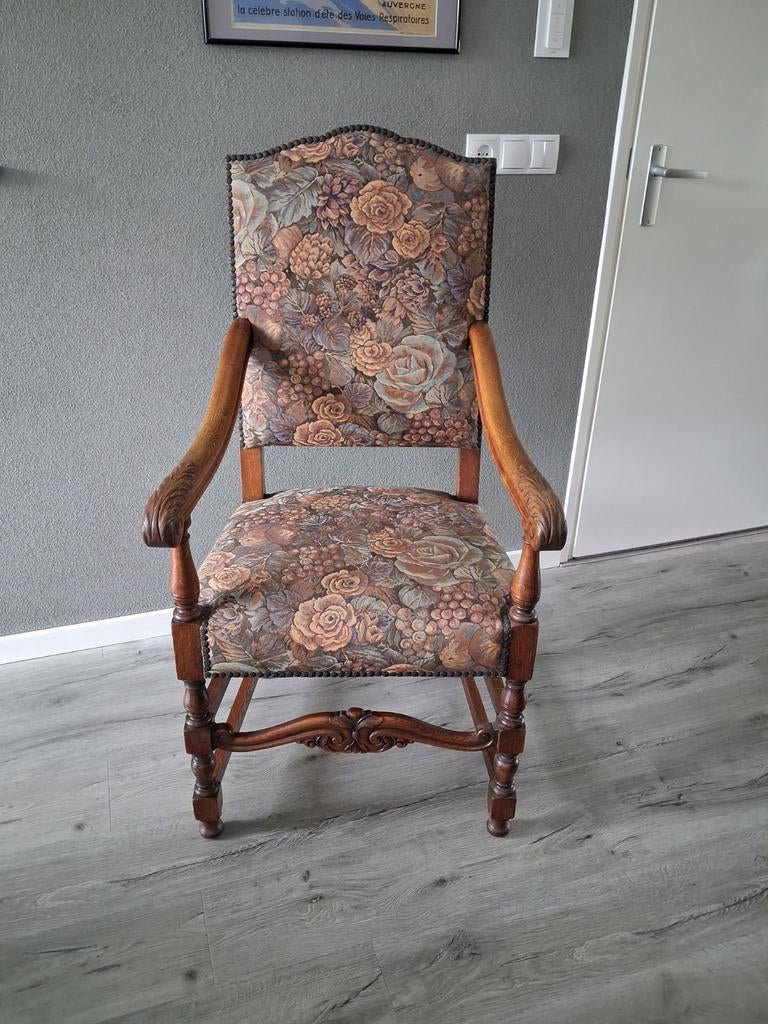 Klassieke armstoel  met mooie bloemrijke stoffering, Ophalen