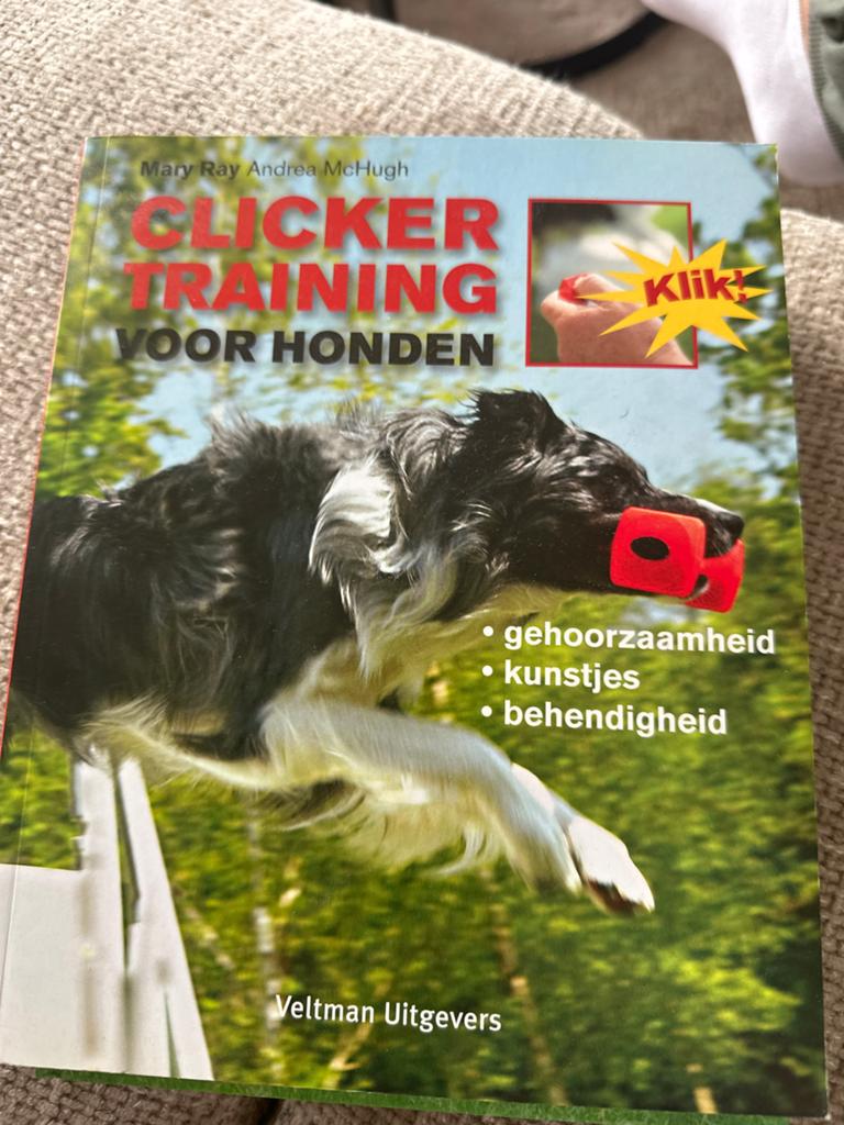 Clickertraining voor Honden - Gehoorzaamheid, Kunstjes, Behe, Ophalen of Verzenden, Zo goed als nieuw, Honden