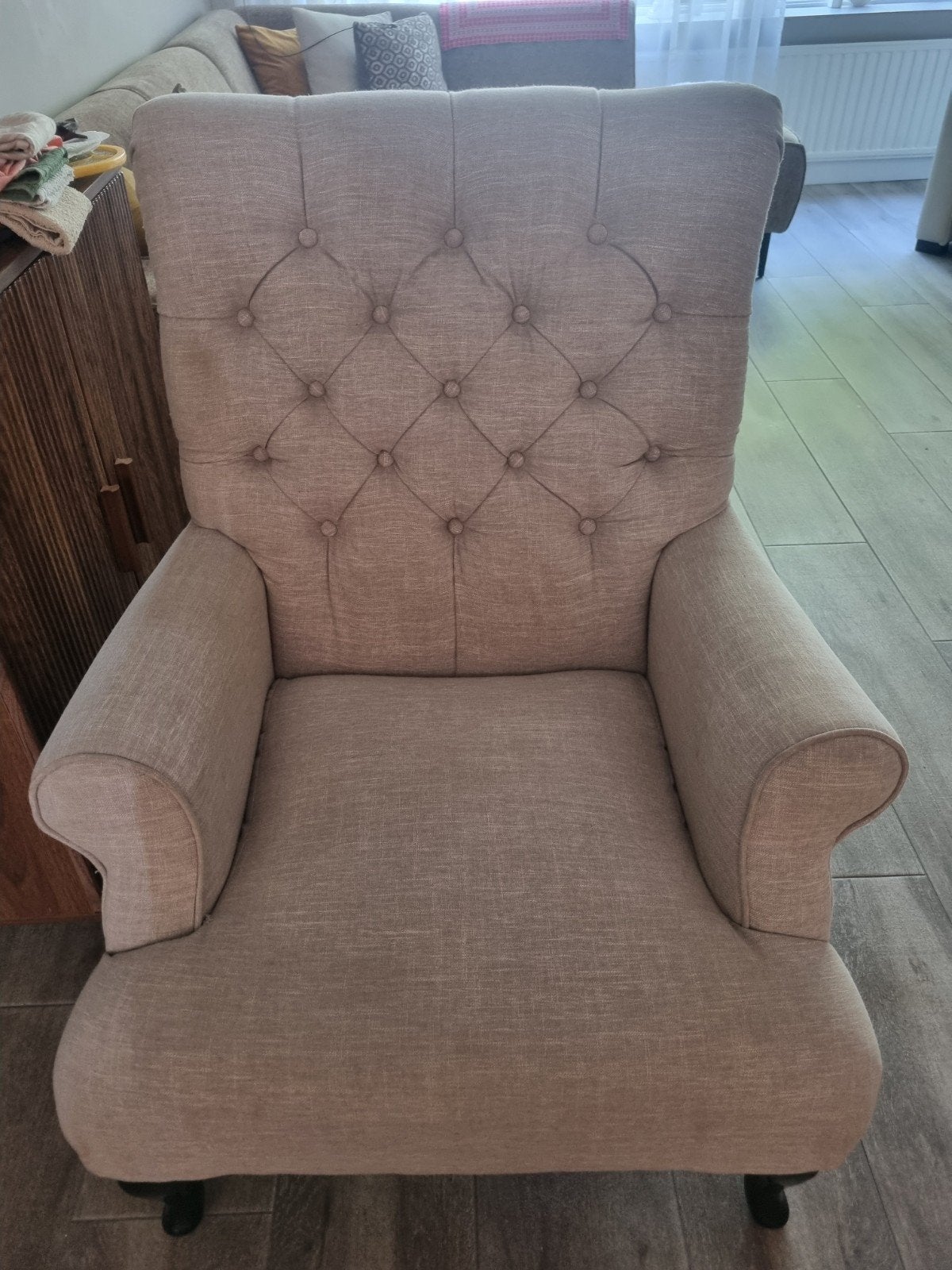 Comfortabele fauteuil met knoopdetails, Huis en Inrichting, Fauteuils, Ophalen, Gebruikt, Klassiek, Modern, Comfort, 75 tot 100 cm