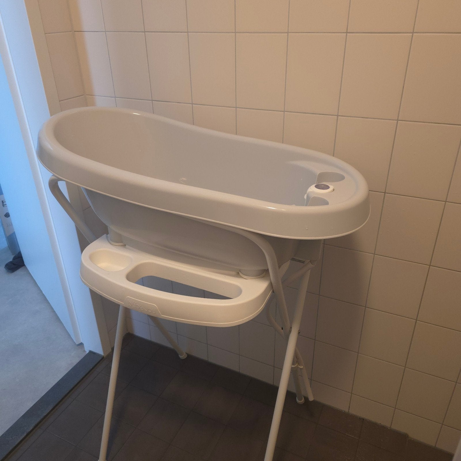 Bébé-jou babybadje met badzitje en ingebouwde thermometer, Ophalen, Zo goed als nieuw, Badje, Bébé-jou