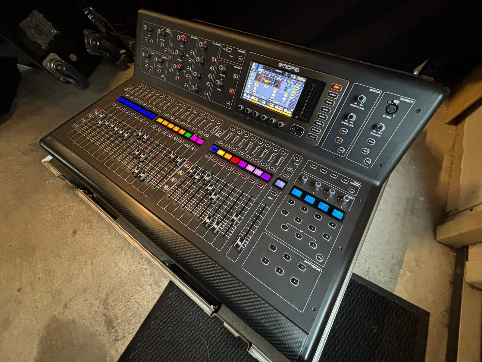 Midas M32 full size met flightcase, Ophalen of Verzenden, Gebruikt, 20 kanalen of meer, Microfooningang