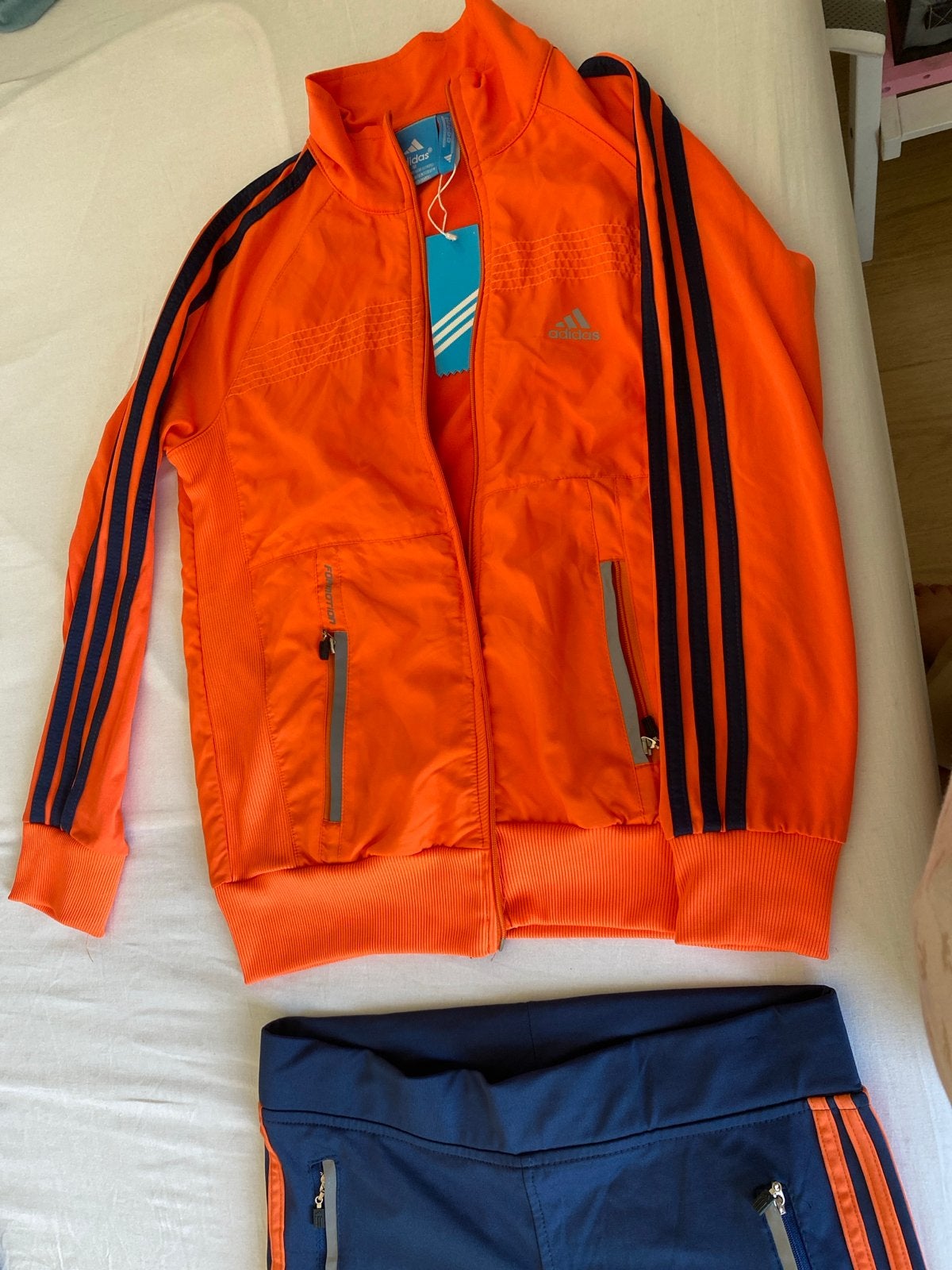 Adidas formotion trainingspak oranje/blauw - nieuw, Maat 38/40 (M), Nieuw, Oranje, Ophalen of Verzenden