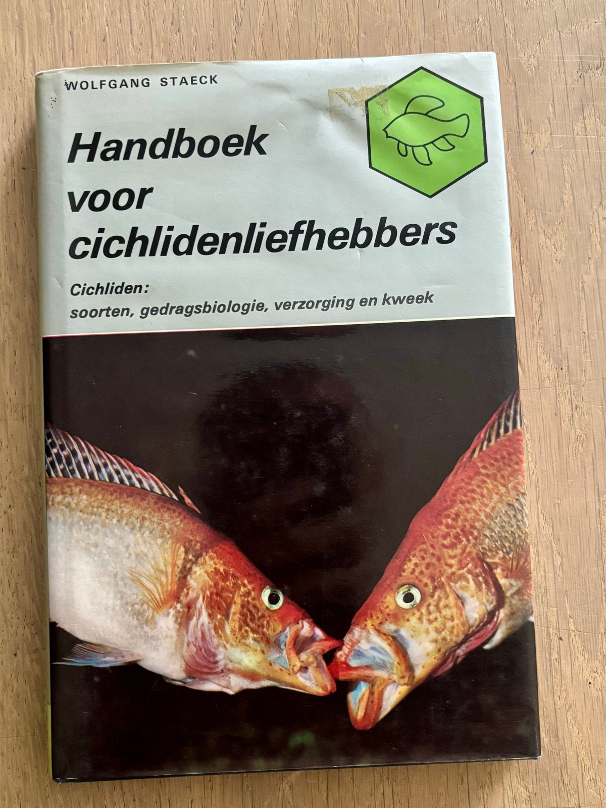 Handboek voor cichlidenliefhebbers - Wolfgang Staeck, Boeken, Dieren en Huisdieren, Ophalen of Verzenden, Gelezen, Vissen