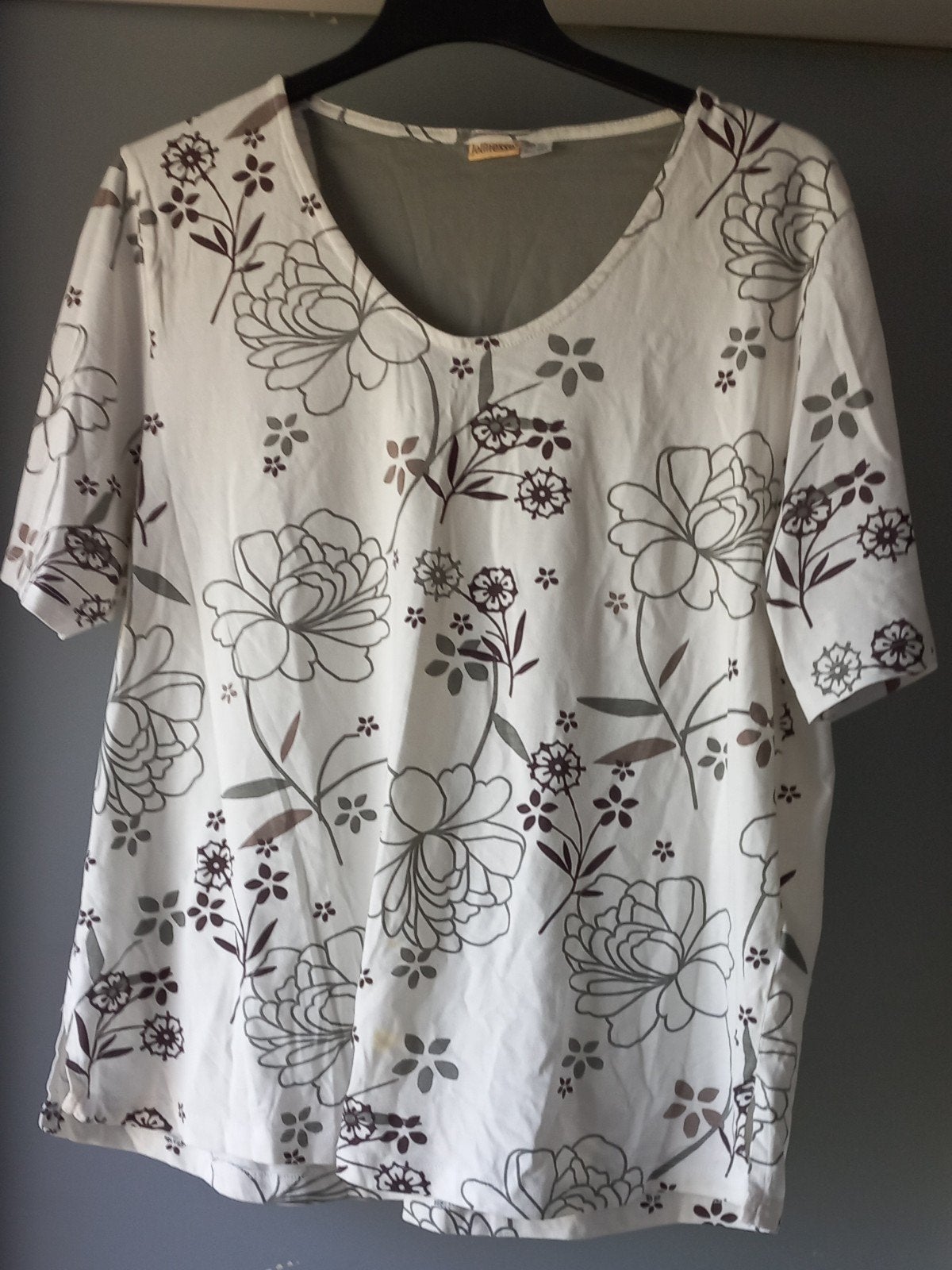 Jolinessse T-shirt met bloemenprint, maat 48/50, Wit, Ophalen of Verzenden, Korte mouw, Gedragen