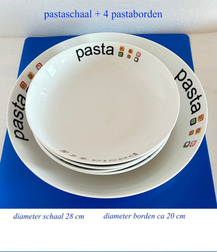 Pastaschaal + 4 borden Schaal voor Pasta, Huis en Inrichting, Keuken | Servies, Ophalen, Gebruikt, Schaal of Schalen, Overige stijlen