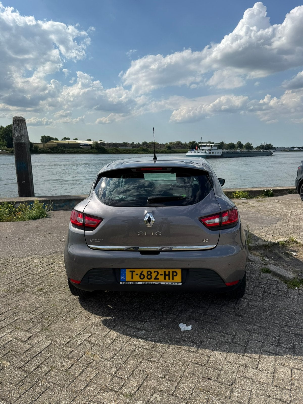Renault Clio 1.5 DCI DIESEL 5-DRS AUT 2014 Grijs, Auto's, 4 cilinders, 610 kg, Diesel, 111 €/maand