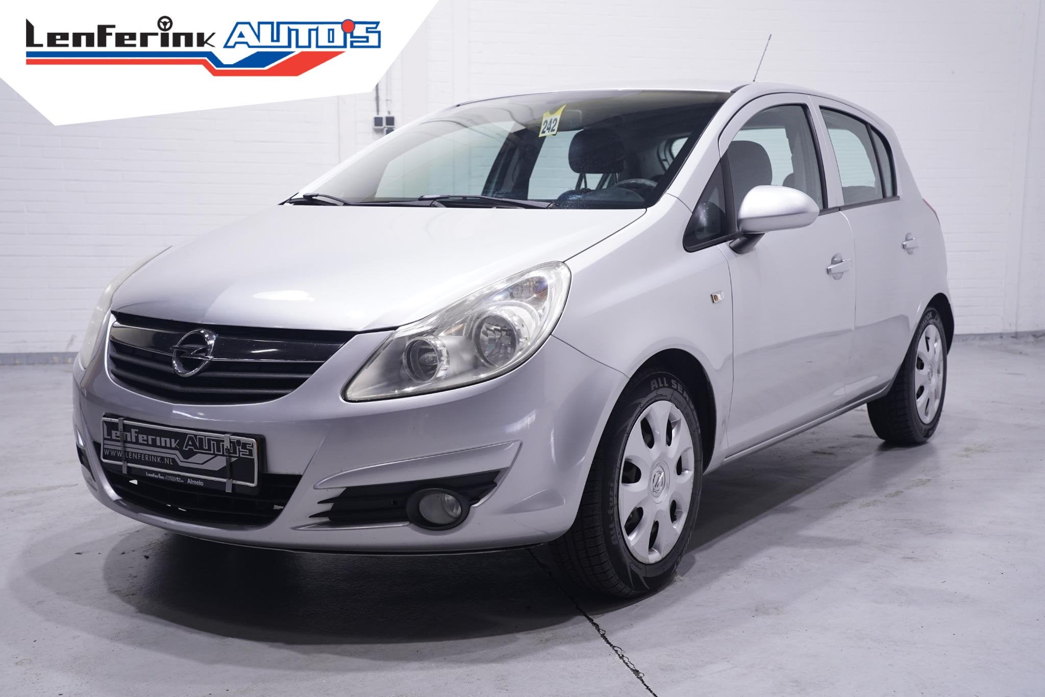 Opel Corsa 1.4-16V Enjoy airco cruise-controle mistlampen vo, Voorwielaandrijving, Gebruikt, 4 cilinders, 49 €/maand