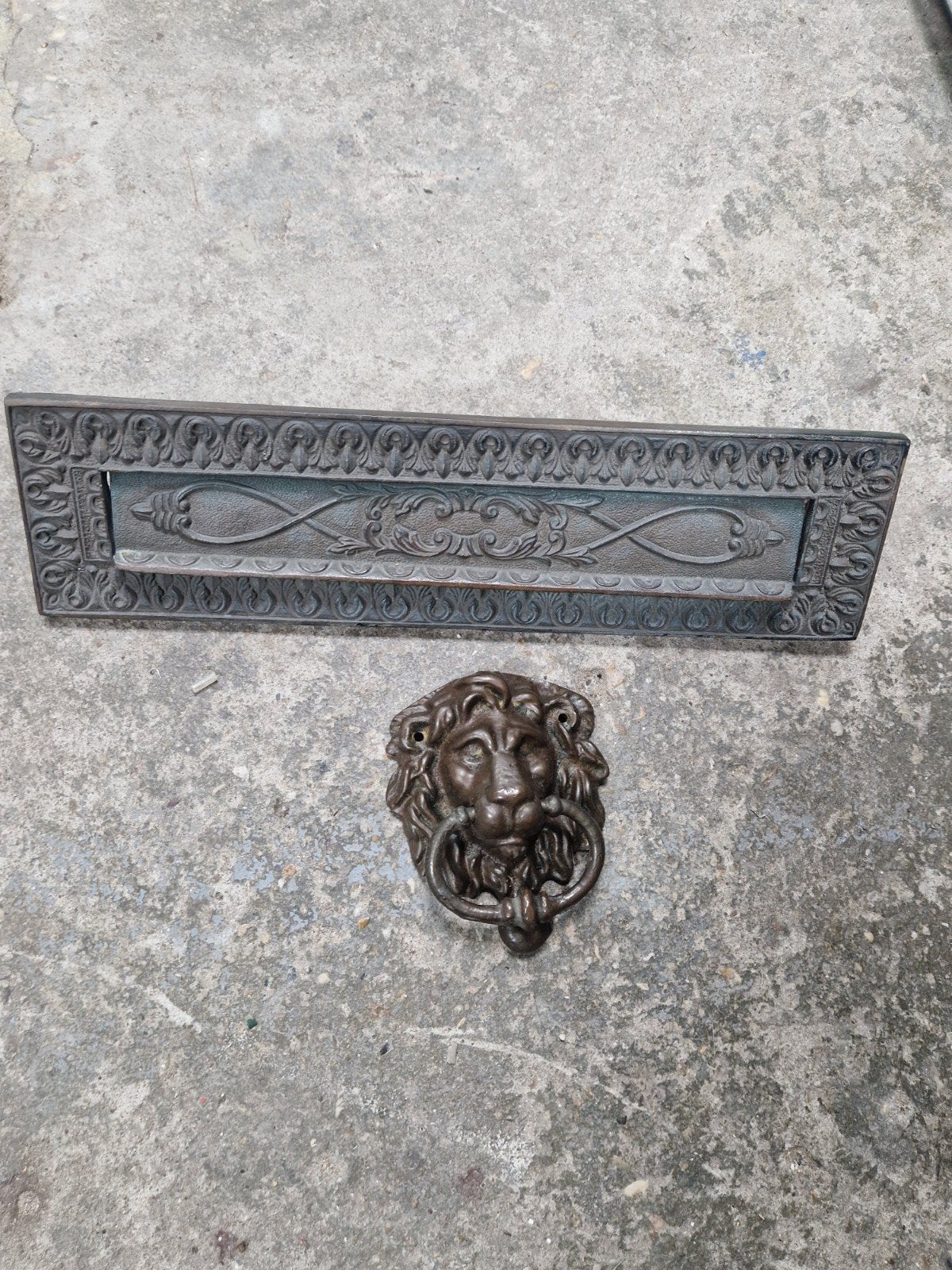 Antieke bronzen leeuw deurklopper + sierlijke brievenbusklep, Ophalen of Verzenden
