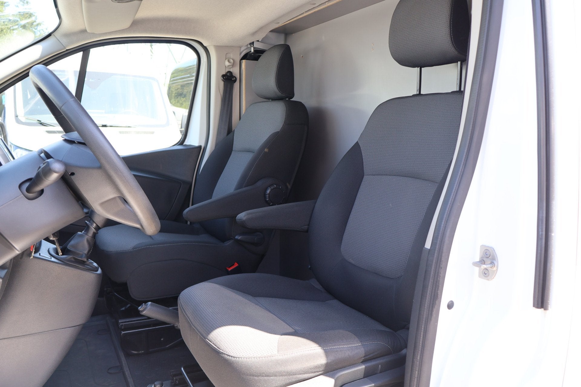 Renault Trafic 2.0 dCi 120pk L2 H1 2x Schuifdeur Airco Navig, Auto's, Voorwielaandrijving, Stof, Gebruikt, 4 cilinders