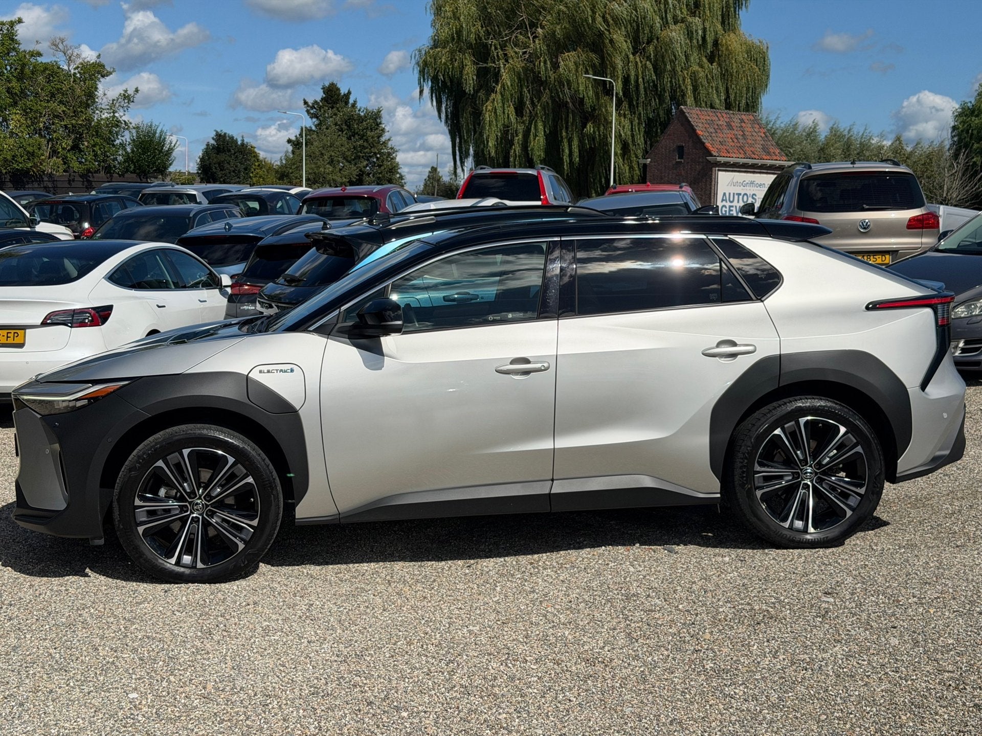 Toyota BZ4X Premium 4WD 71 kWh 400+ Accubereik 360 Camera Bo, Automaat, Gebruikt, 71 kWh, Vierwielaandrijving