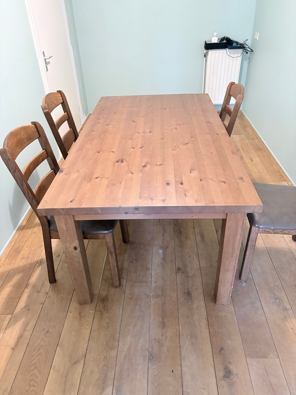 Robuuste houten eettafel met 4 stoelen, Huis en Inrichting, Tafels | Eettafels, Ophalen, Gebruikt, Grenenhout, 50 tot 100 cm