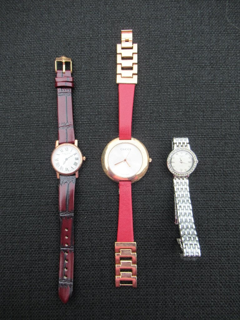 HORLOGE DAMES 3 stuks nieuw 2x lederen band 1x stalen band, Sieraden, Tassen en Uiterlijk, Horloges | Dames, Overige merken, Leer