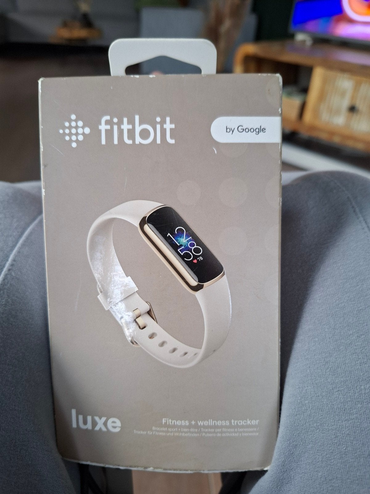 Fitbit Luxe Fitness + Wellness Tracker - Nieuw in doos, Gebruikt, Wit, Ophalen of Verzenden, Fitbit