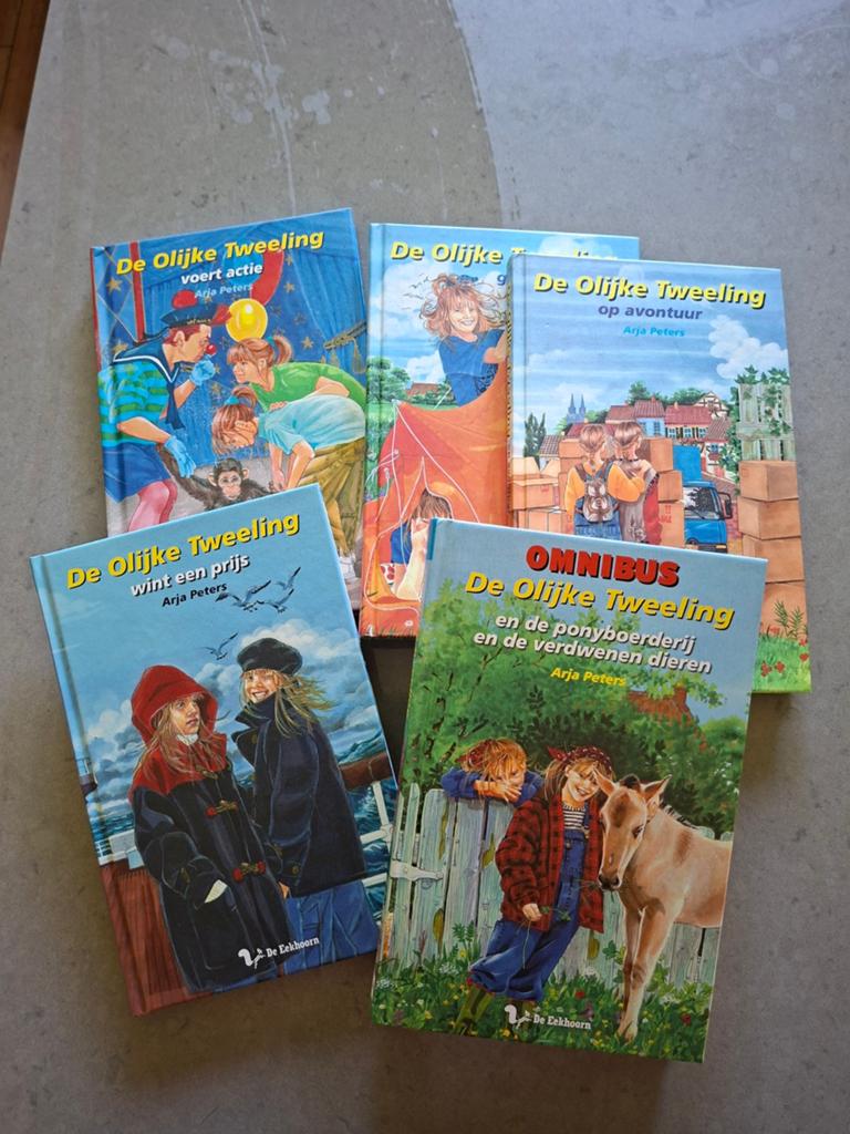 De Olijke Tweeling Boeken - Arja Peters Collectie, Boeken, Kinderboeken | Jeugd | 10 tot 12 jaar, Ophalen of Verzenden, Gelezen