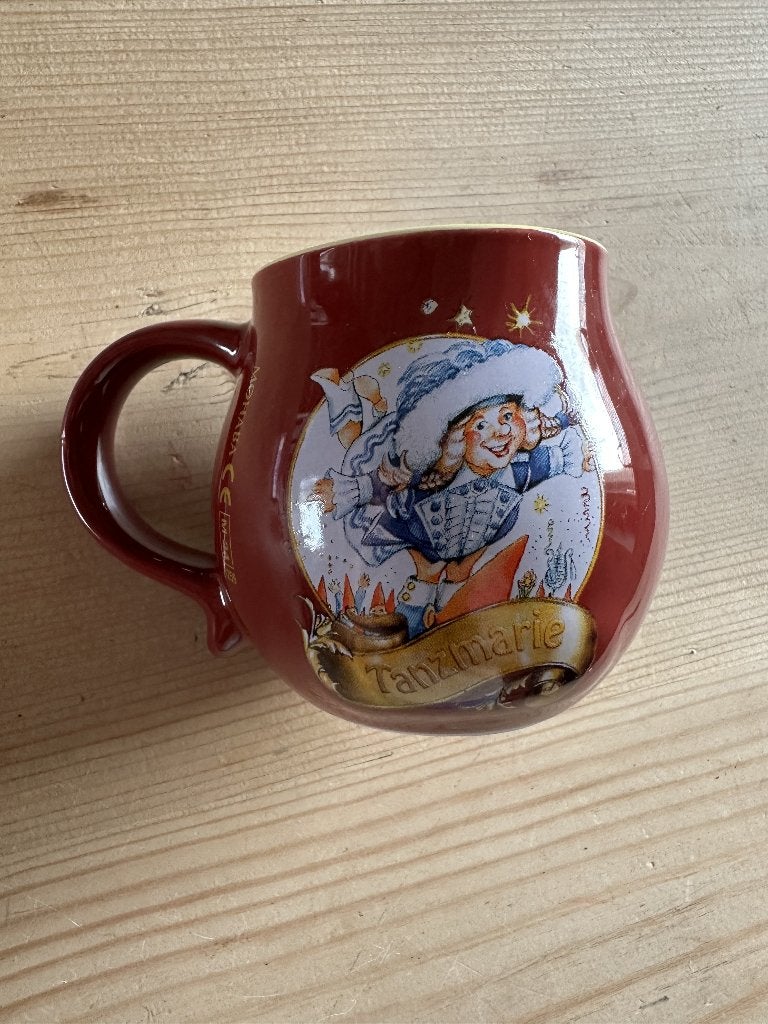 Klein kopje met afbeeldng Tanzmarie, Ophalen of Verzenden, Aardewerk, Overige stijlen, Bord(en)