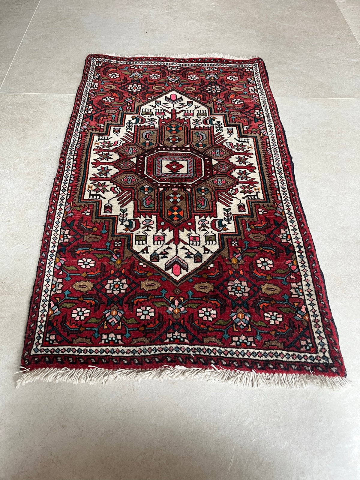 Handgeknoopt Perzisch tapijt uit Iran, rood/crème, Gebruikt, Rechthoekig, Rood, 50 tot 100 cm