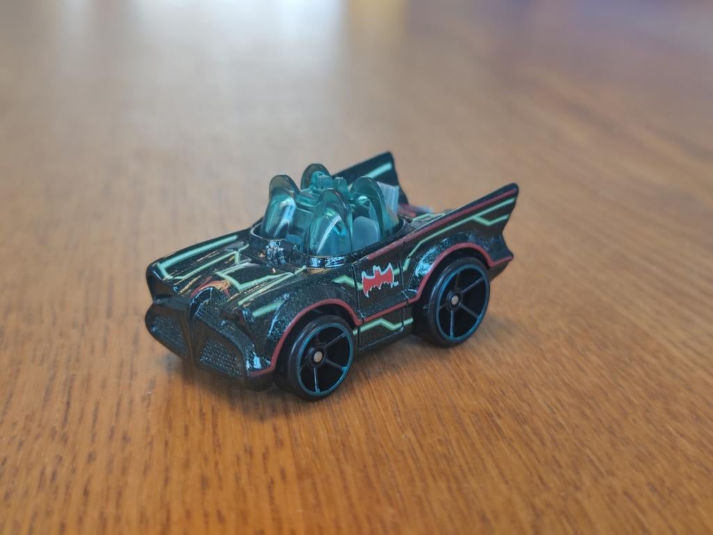 Hot Wheels Classis Batmobile Batman, Ophalen of Verzenden, Nieuw