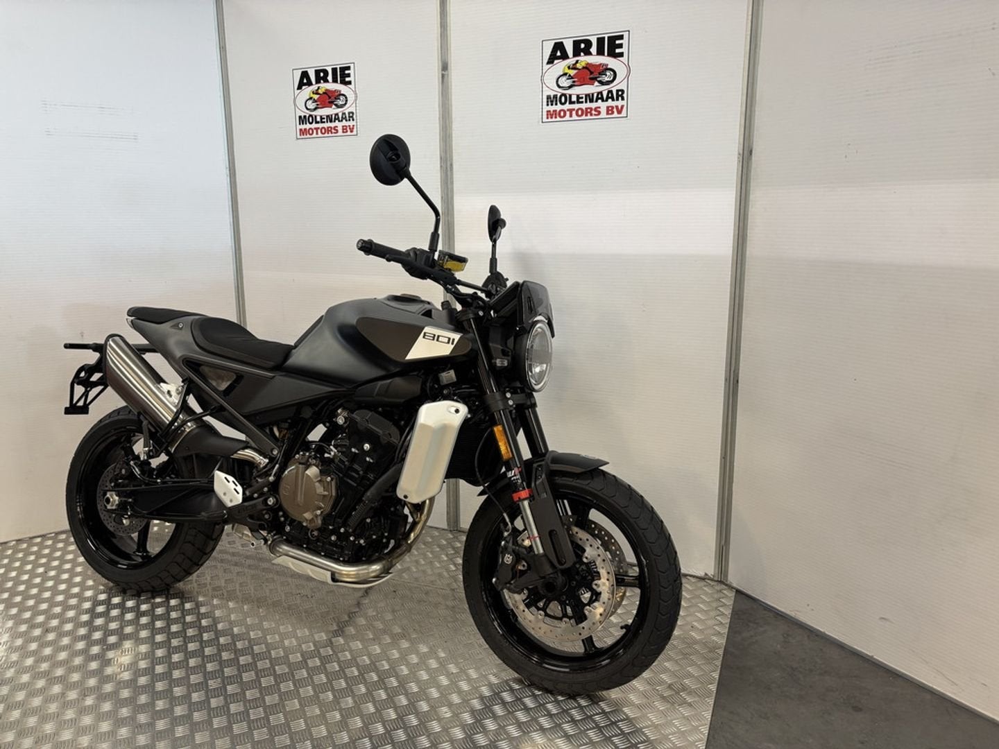 Husqvarna SVARTPILEN 801 (bj 2026), 2 cilinders, Bedrijf, Onbekend, Meer dan 35 kW