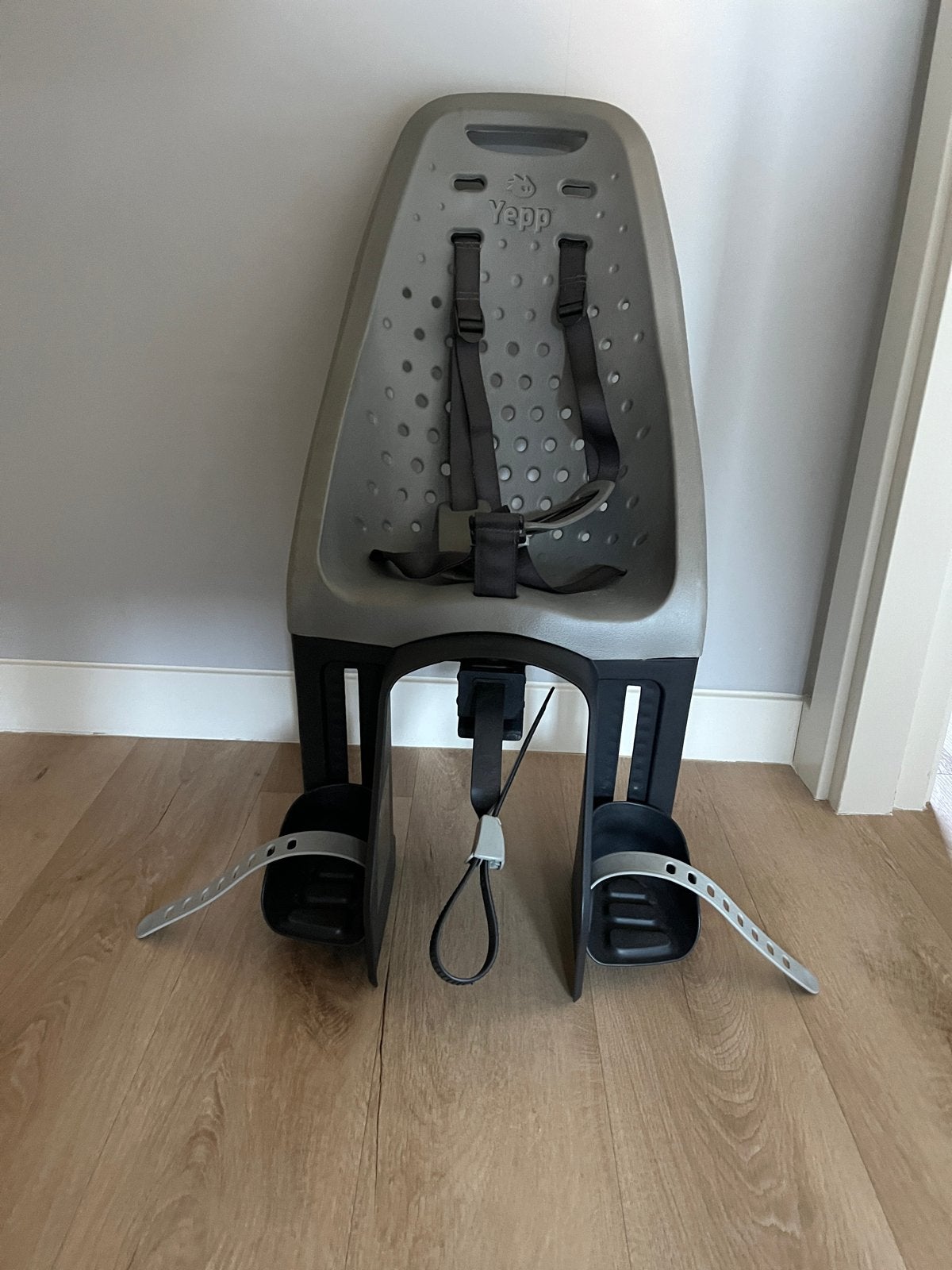 Yepp Achterzitje Fietsstoeltje - Grijs, Ophalen, Achterzitje, 9 t/m 36 kg, Gebruikt