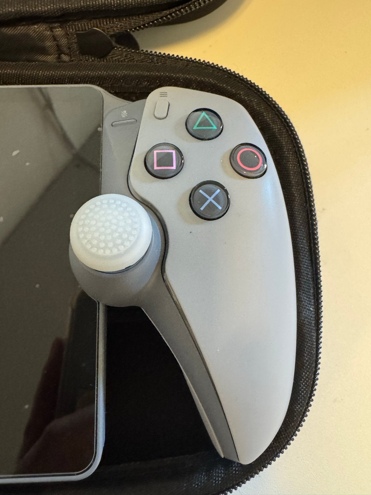 Foto 4 van PlayStation Portal Remote Player 30th Anniversary Edition