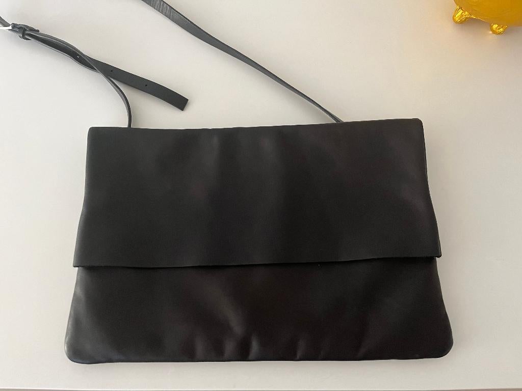 mooie leren tas van COS, Sieraden, Tassen en Uiterlijk, Tassen | Damestassen, Ophalen of Verzenden, Zo goed als nieuw, Zwart, Handtas