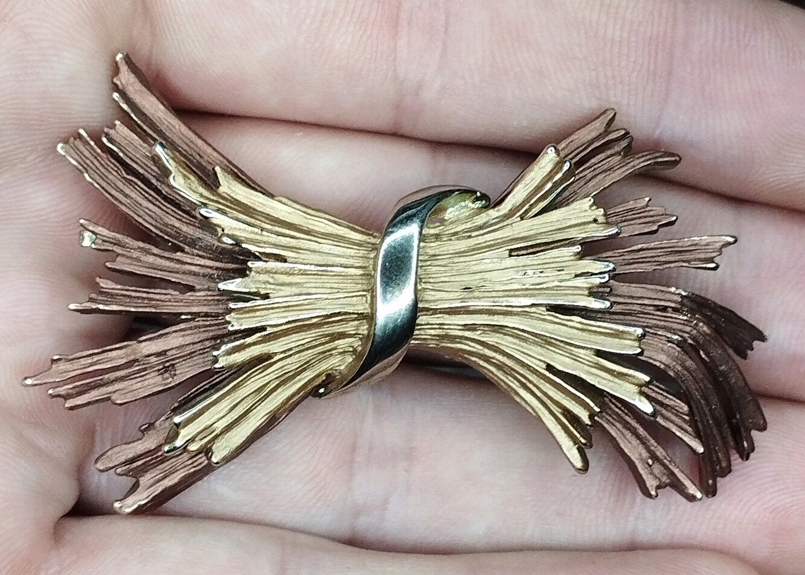 Vintage driekleurige broche in de vorm van een korenschoof
Н, Ophalen of Verzenden, Zo goed als nieuw, Goud, Overige materialen