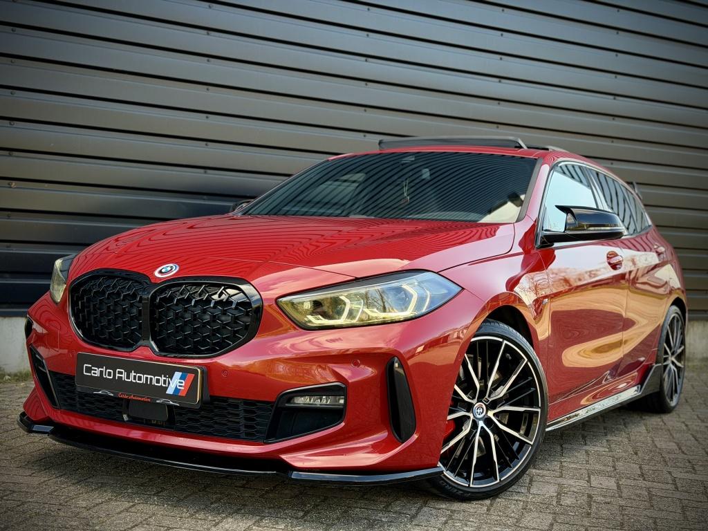BMW 1-serie 118i M-PERF. M135 PANO|SCHAALSTOEL|CAMERA|HiFi, Auto's, BMW, 136 pk, Gebruikt, 3 cilinders, Automatische klimaatregeling