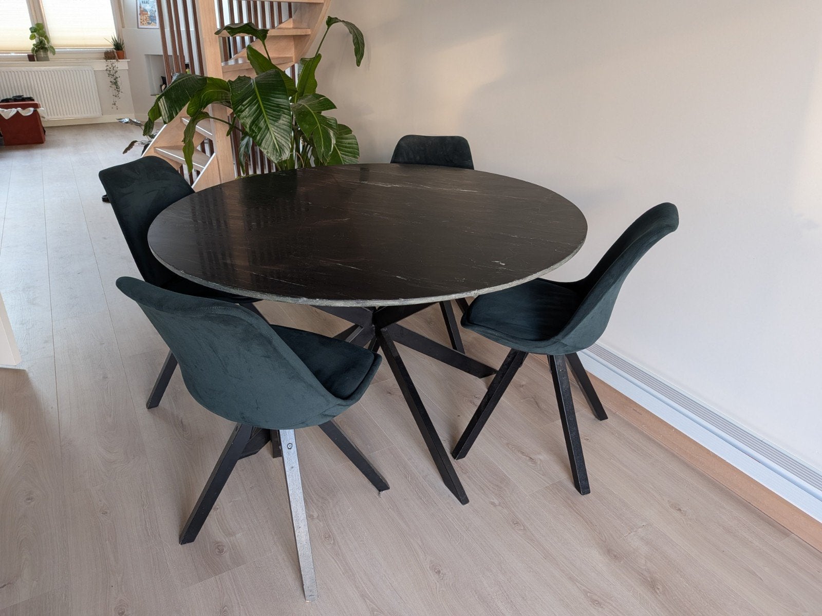 Ronde marmeren eettafel Eleonora met 4 groene velvet stoelen, Ophalen, Gebruikt, Rond, Vier personen