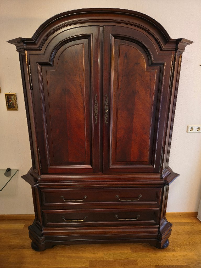 Kast in klassieke stijl, Ophalen