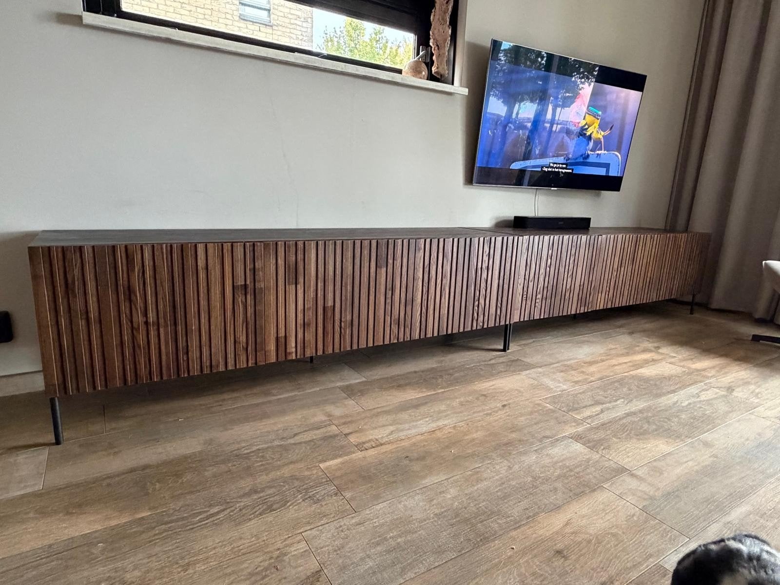 2x WOOOD Grand Gravure televisiemeubel - Zo goed als nieuw, Huis en Inrichting, Kasten | Televisiemeubels, 150 tot 200 cm, Ophalen of Verzenden