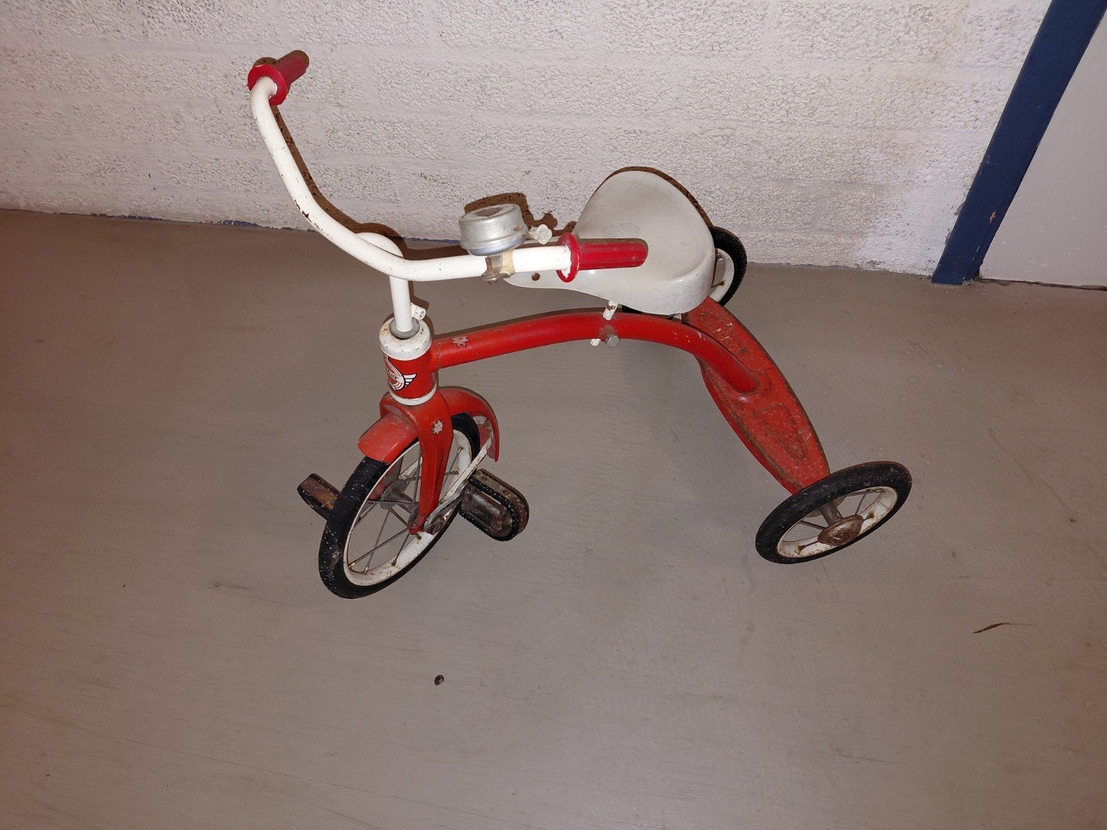 Vintage rode driewieler  - Perfect voor jonge avonturi, Ophalen of Verzenden, Gebruikt, Minder dan 16 inch, Onbekend