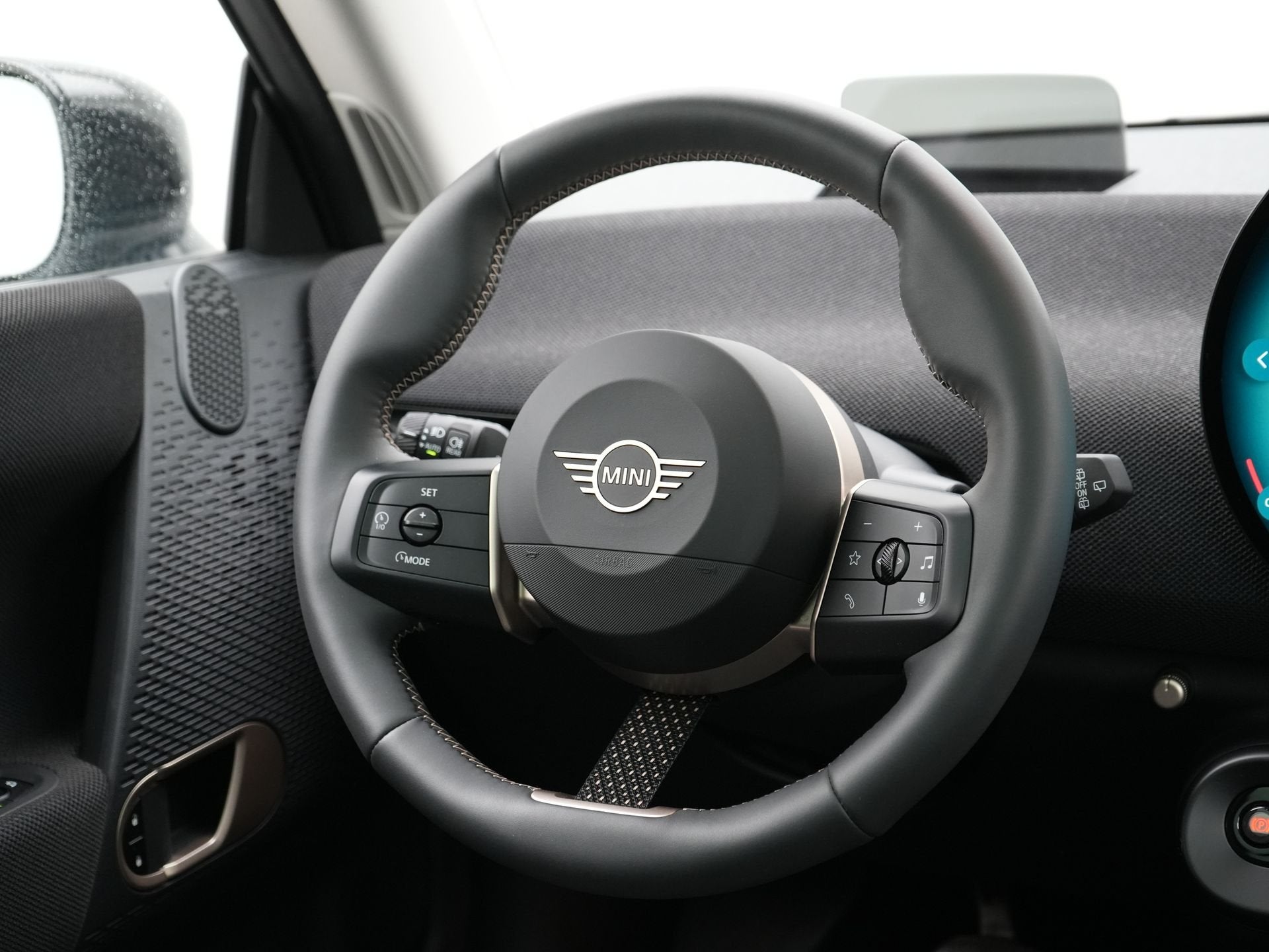 MINI Cooper SE Classic Pakket M Accu conditie 98% (bj 2024), 402 km, Gebruikt, Zwart, Met garantie (alle)
