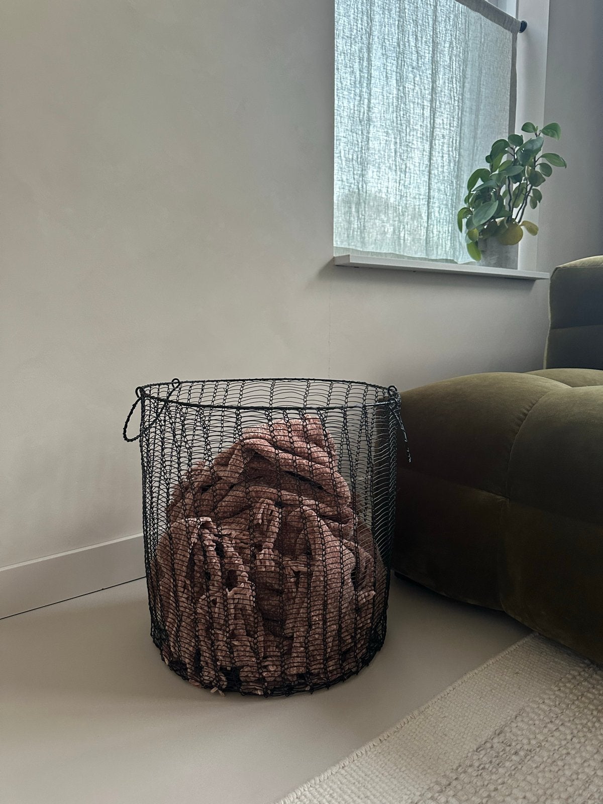 Zwarte metalen mand Sissy Boy, Ophalen, Met handvatten, Mand, Rond